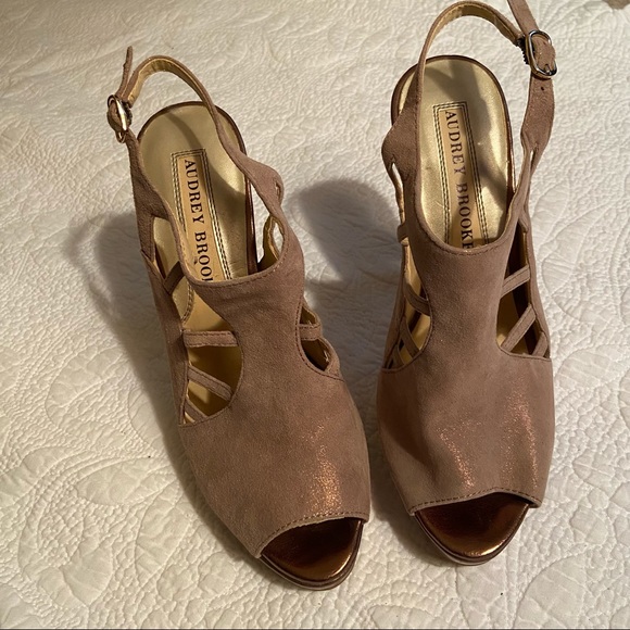 AUDREY BROOKE HEELS, Size 7 - Picture 8 of 13